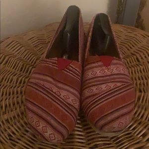 Toms slip ons
